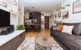 Chic Apartment Zoja Near Beach With Free Parking